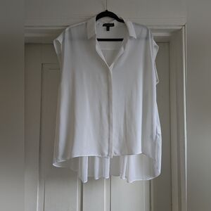 Banana Republic White Short Sleeve Blouse w/ Pleated Back- M